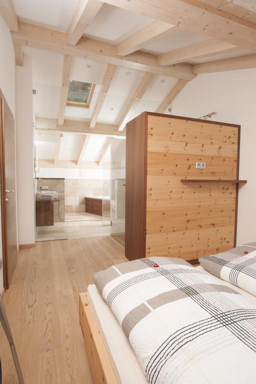 Apartmenthaus Gruberhof Schenna Ruang foto